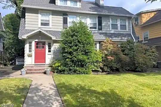 271 Park St Photo 1