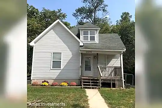 1104 Coats St Photo 2