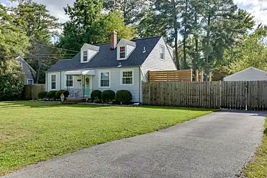 205 Edgewood Rd Photo 2