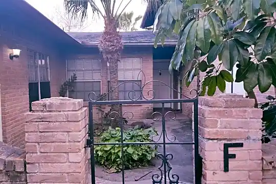 1612 Sam Houston Dr Photo 1