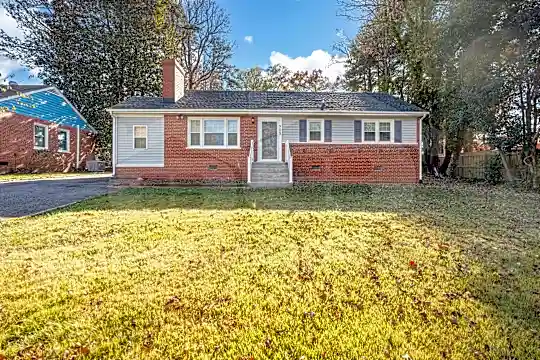 9023 Farmington Dr Photo 1