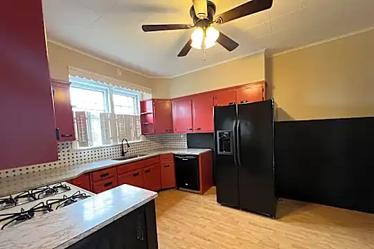 916 Spring Garden St Photo 2