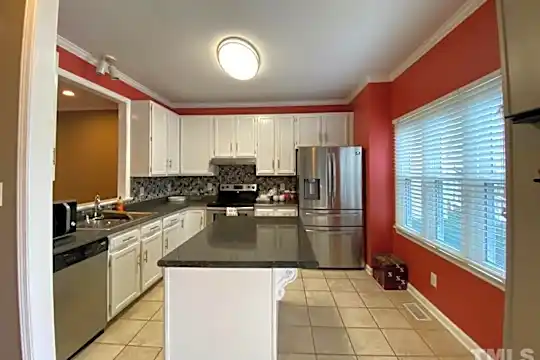 104 Charter Ct Photo 2