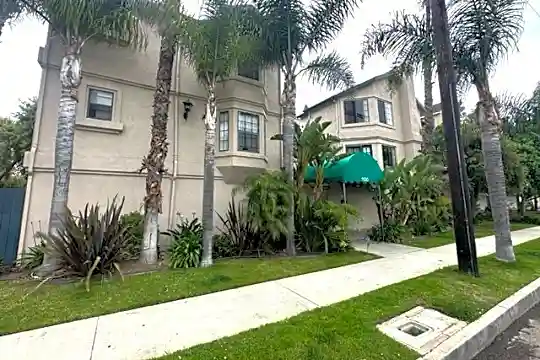 1130 Newport Ave #107 Photo 1