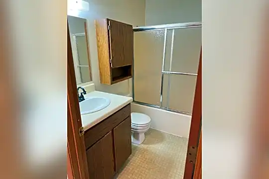 1009 Boxelder Ave Photo 2