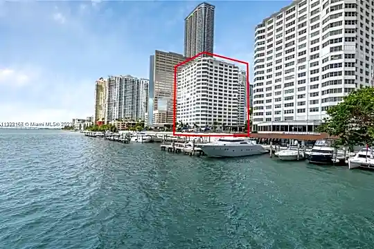 905 Brickell Bay Dr #623 Photo 1