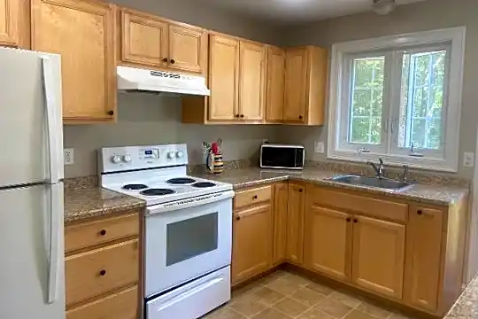 208 Hicks St Photo 2