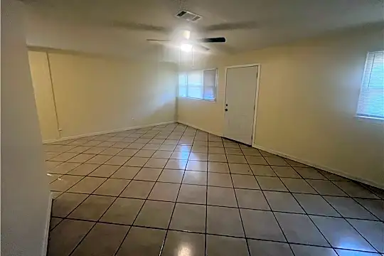 1210 Barker Dr E Photo 2