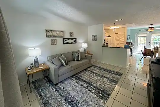1212 Meadow Park Ln Photo 1