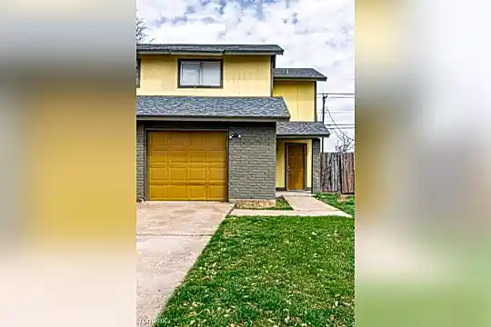 3212 Trenton Dr Photo 2
