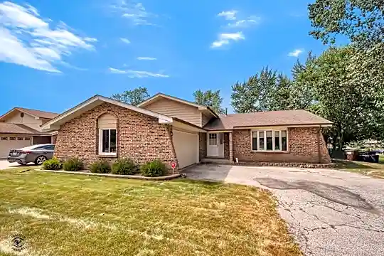 16100 Lorel Ave Photo 1