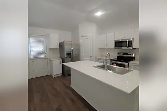 208 Knoll Pines Drive Photo 2