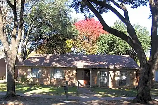 6001 Excalibur Dr Photo 1