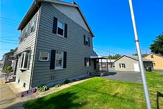 214 S Walnut St Photo 1