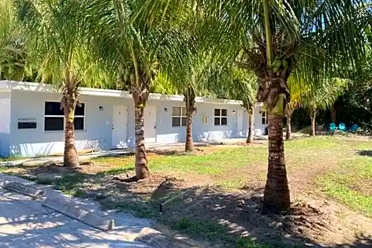950 Sandpiper Ln #1 Photo 2