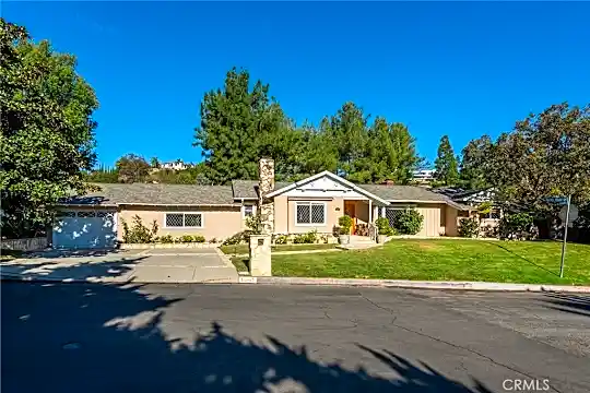 16065 Meadowcrest Rd Photo 2