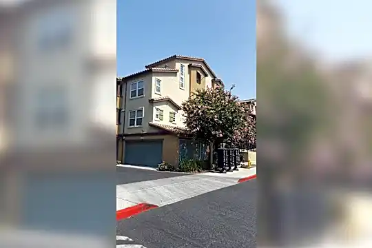 Monterey Apartments Photo 2