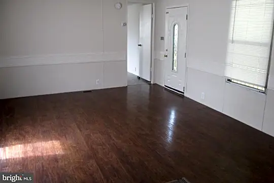 109 Manges St Photo 2