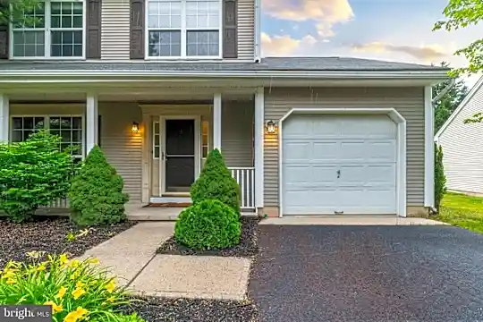 201 Pony Ln Photo 2