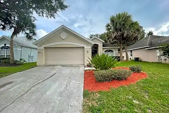 1815 The Oaks Blvd Photo 1