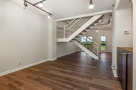 587 Virginia Ave NE #605 Photo 2