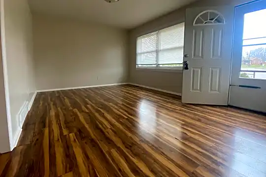 1725 Scarborough Ct Photo 1