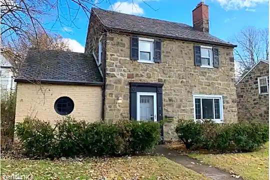 3 Laurel Village Photo 1