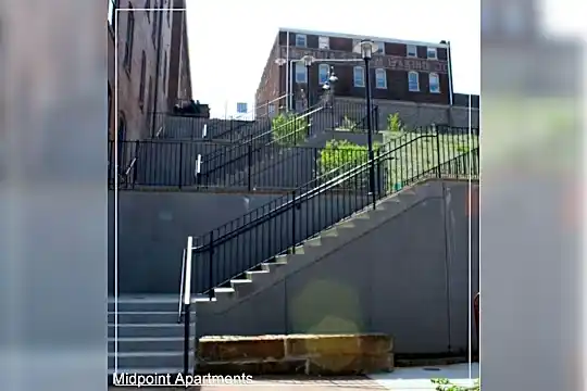 1101 Jefferson St Photo 2