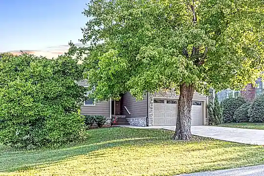 105 Santeelah St Photo 2