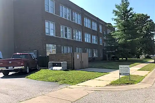 Lincoln Park Apartments Photo 2