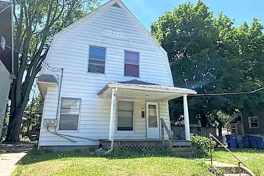 126 Palmer St NE Photo 1