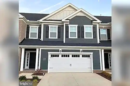 8145 Carriage Homes Dr Photo 2