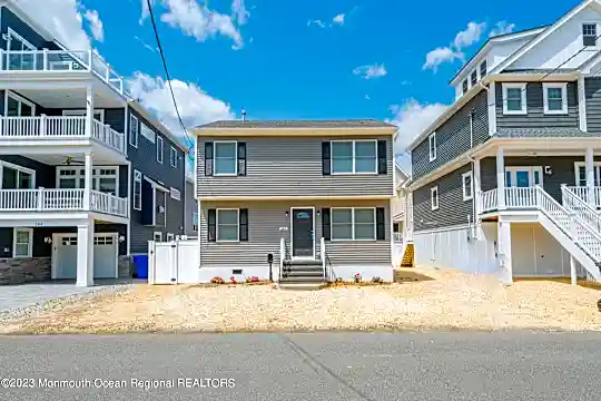 204 Coolidge Ave Photo 2