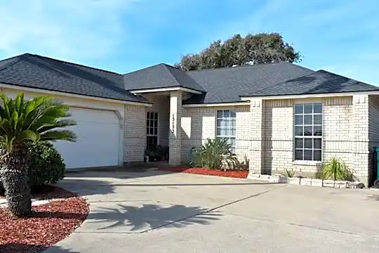 15133 Dasmarinas Dr Photo 2