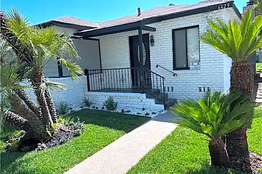 6429 Rhodes Ave Photo 2