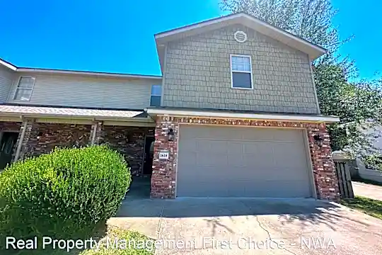 1608 Oakwood Avenue Photo 1