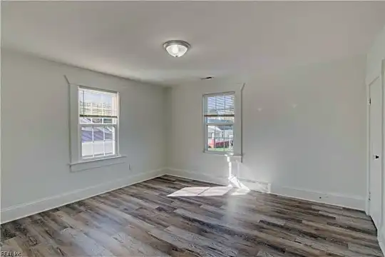 1135 Jackson Ave #2 Photo 2