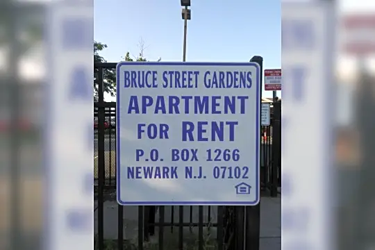 Bruce Street Garden Photo 2
