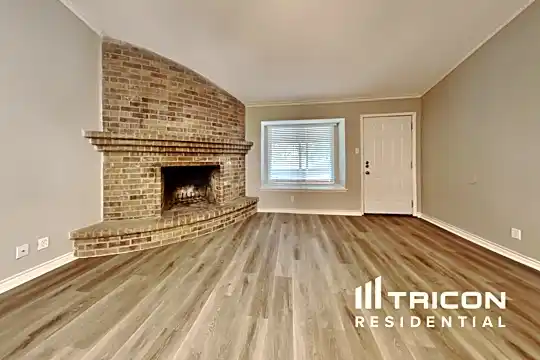 5022 Crestwood Drive Photo 2