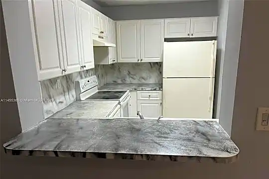 10586 SW 6th St #1410 Photo 1