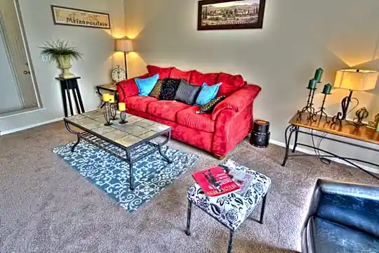 Rosemont Apartments Photo 2