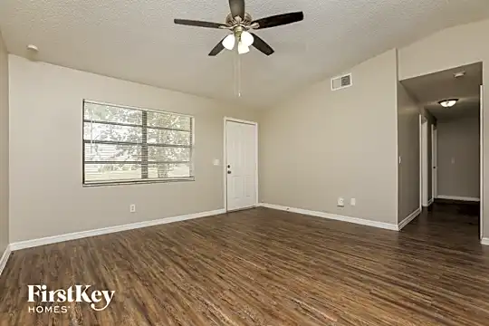 2872 Hunt Circle Photo 2