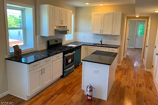 26 Lindsley Ave #1R Photo 1