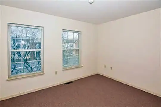 1001 Hot Point Ave Photo 2