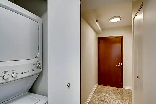 33 W Ontario St #23I Photo 2