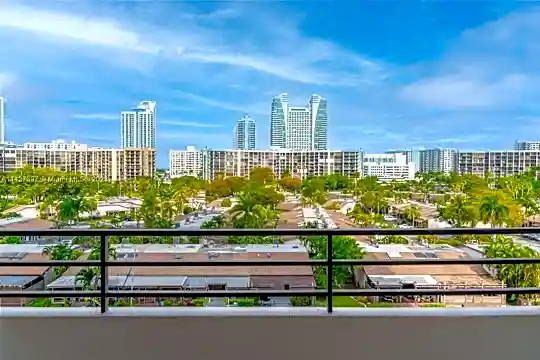 2500 Parkview Dr #703 Photo 2