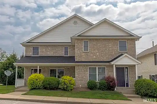 1331 S Stella Dr Photo 2