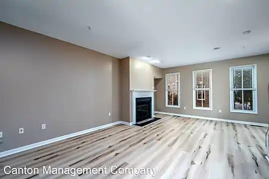 2335 Boston St Photo 2