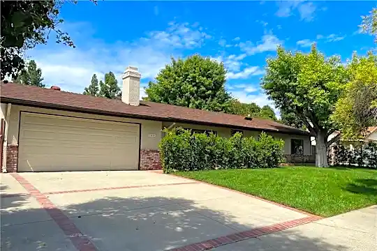 10419 Amigo Ave Photo 2