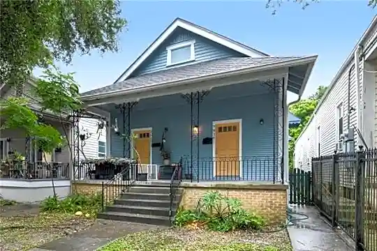 2914 Banks St Photo 2